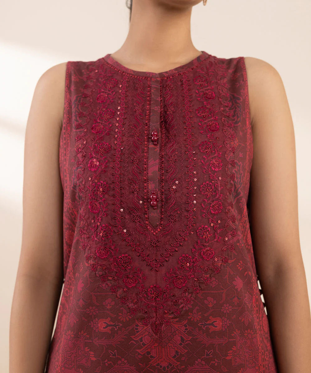 Sapphire Unstitched Lawn '25 - 3 Piece - Embroidered Lawn Suit in maroon with a printed manar dupatta