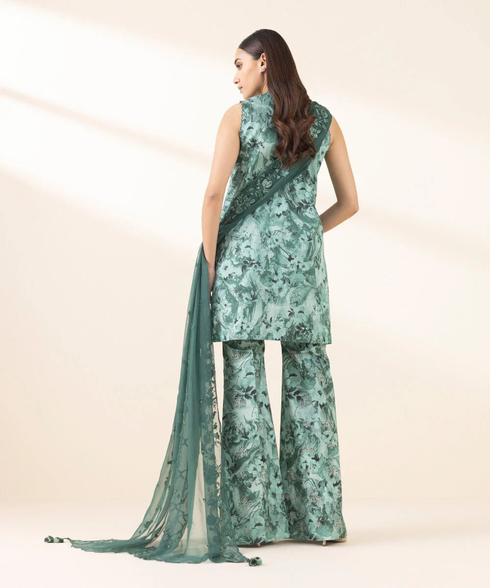 3 Piece - Embroidered Light Khaddar Suit